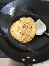 自制香酥葱油饼做法图解10)