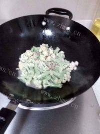 家常菜花菜炒肉片做法图解6)