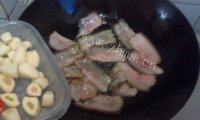 外婆教我做蒜苔回锅肉做法图解3)