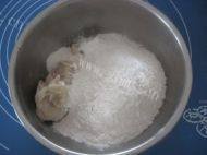 美味的榨菜鲜肉月饼做法图解2)