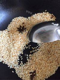 美味的米粉蒸肉做法图解2)