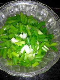 家常菜蒜苔肉丝做法图解3)