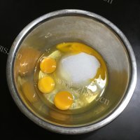 清爽可口的黑森林蛋糕做法图解3)