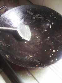 家常菜炒苦瓜做法图解2)
