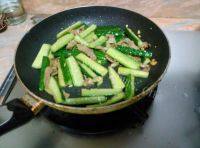 家常菜猪肉炒青瓜