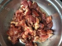 口感丰富的青椒炒瘦肉做法图解1)