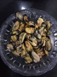 色香味俱全的海虹拌菠菜做法图解3)