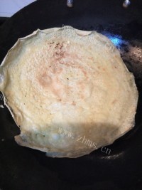 清脆爽口的鸡蛋饼做法图解6)