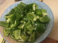 简易辣子鸡丁做法图解2)