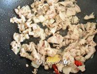 家常菜肉炒菜花做法图解5)