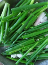 特色美食芋头焖鸭做法图解4)