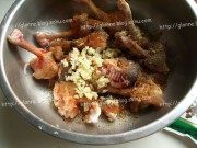 美味的盐酥蒜香翅根做法图解3)