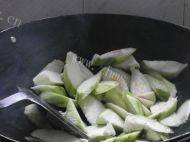 水瓜炒肉做法图解3)