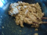 美味的猪肉芹菜饺子做法图解3)
