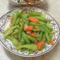 家常菜芹菜炒虾仁