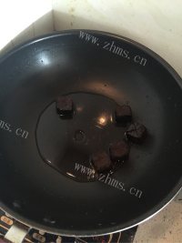 好吃的琥珀黑糖核桃做法图解3)