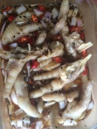 热腾腾的泡凤爪做法图解7)