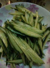 在家做的金针菇拌瓜丝做法图解4)
