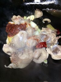 香气浓郁的土豆炖鸡块做法图解7)
