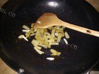 家常菜酸菜炒牛肉做法图解6)