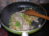 家常菜酸菜炒猪肚