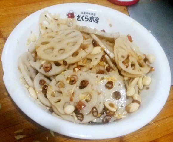 色味俱佳的凉拌藕片