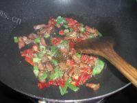口感丰富的杏鲍菇炒腊肉做法图解4)