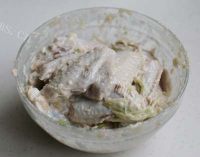 鲜美可口的蒜香鸡翅做法图解4)