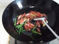 美味杂蔬炒腊肠做法图解2)