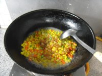 健康美食松仁玉米做法图解6)