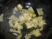 绿色食物扁豆炒肉做法图解7)