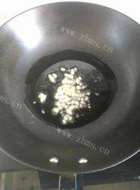 家常菜辣白菜炒土豆片做法图解5)