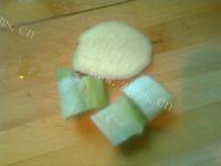 家常菜茼蒿炖豆腐做法图解1)