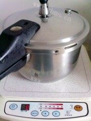美味的银耳雪梨糖水做法图解5)