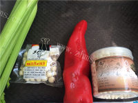 美味的莲子豆干炒鸡头米做法图解2)
