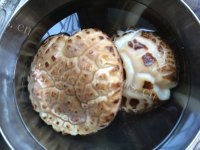 美味的莲蓬排骨汤做法图解1)