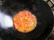 美味的番茄烘鸡蛋做法图解4)