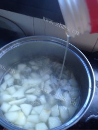 美味的冰糖雪梨做法图解6)