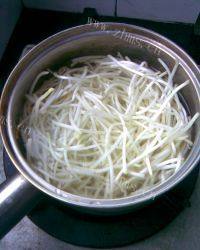 家常菜凉拌豆芽做法图解6)