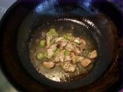 好吃的猪肉炖豆角做法图解5)