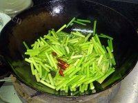 好吃的肉丝蒜苗做法图解7)