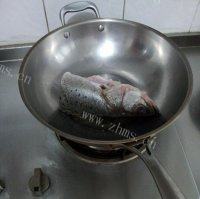 美味的鲈鱼豆腐汤做法图解5)