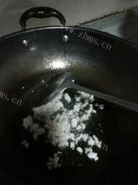 好吃的酸豆角炒肉末做法图解5)