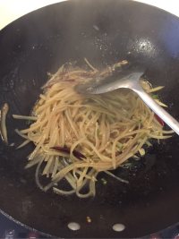 家常菜酸辣土豆丝