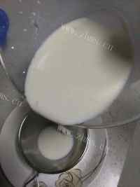 清凉的冰皮绿豆沙月饼做法图解3)