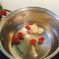 营养西兰花排骨汤做法图解4)