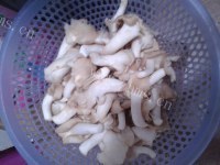 超香白香菇炒瘦肉做法图解1)