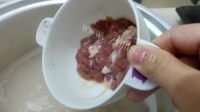 美味的花生鱿鱼瘦肉粥做法图解8)