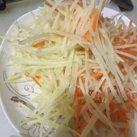好吃的青椒土豆丝做法图解1)