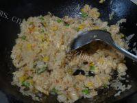 美味的鸡丁炒饭做法图解14)